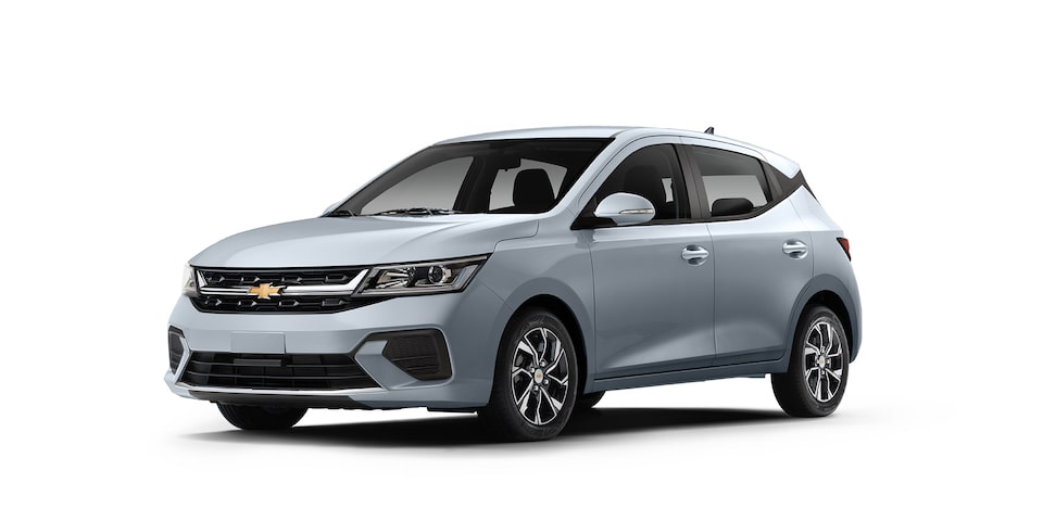 Nuevo compacto 4 puertas Chevrolet Aveo Hatchback 2025 en color plata