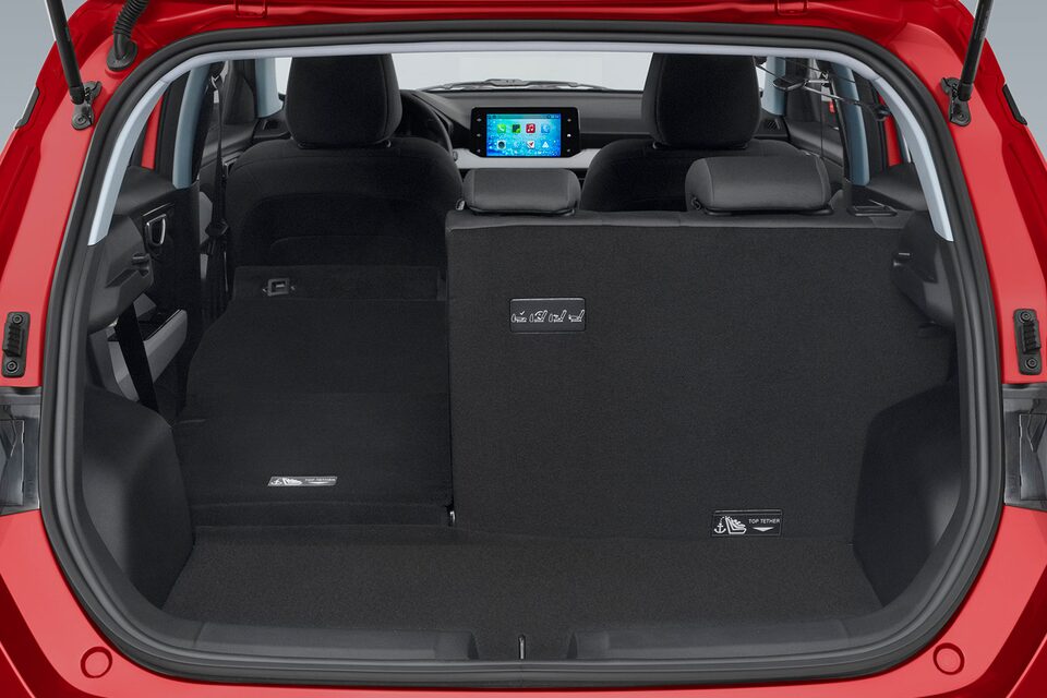 Nuevo Chevrolet Aveo Hatchback 2025, monovolúmen con asientos traseros abatibles 100% con división 60/40