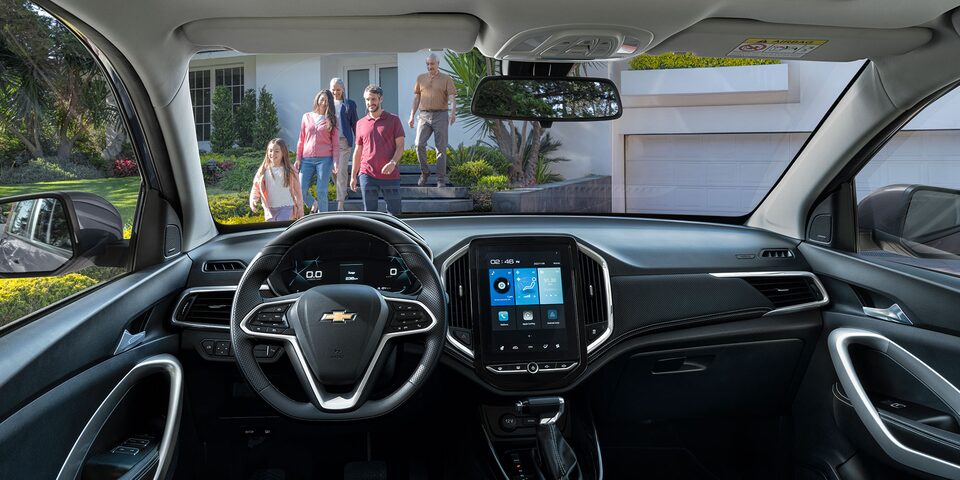 Pantalla táctil de 10.4 y volante multifuncional de plástico son parte del interior de Chevrolet Captiva 2025, SUV familiar
