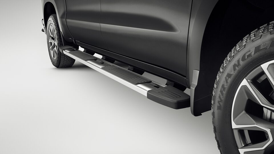 Estribo rectangular de 6 pulgadas cromado para tu camioneta Chevrolet Silverado Turbo 2025